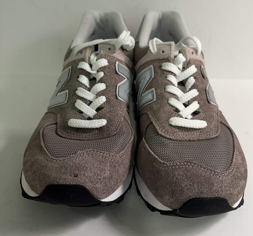 New Balance 574 Core Classic Gray & White Sneakers US Men 10/W 11.5 Nearly New